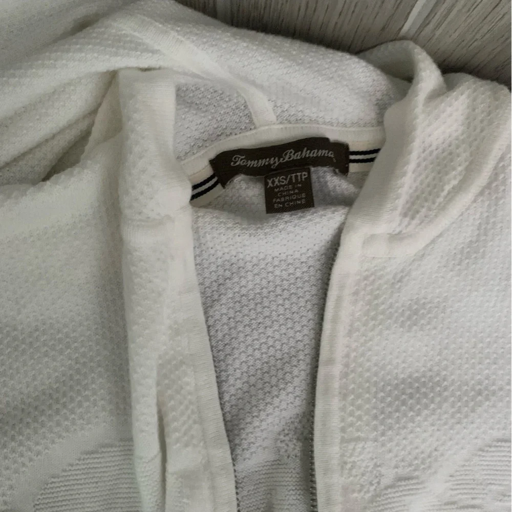 Tommy Bahama excellent hardly